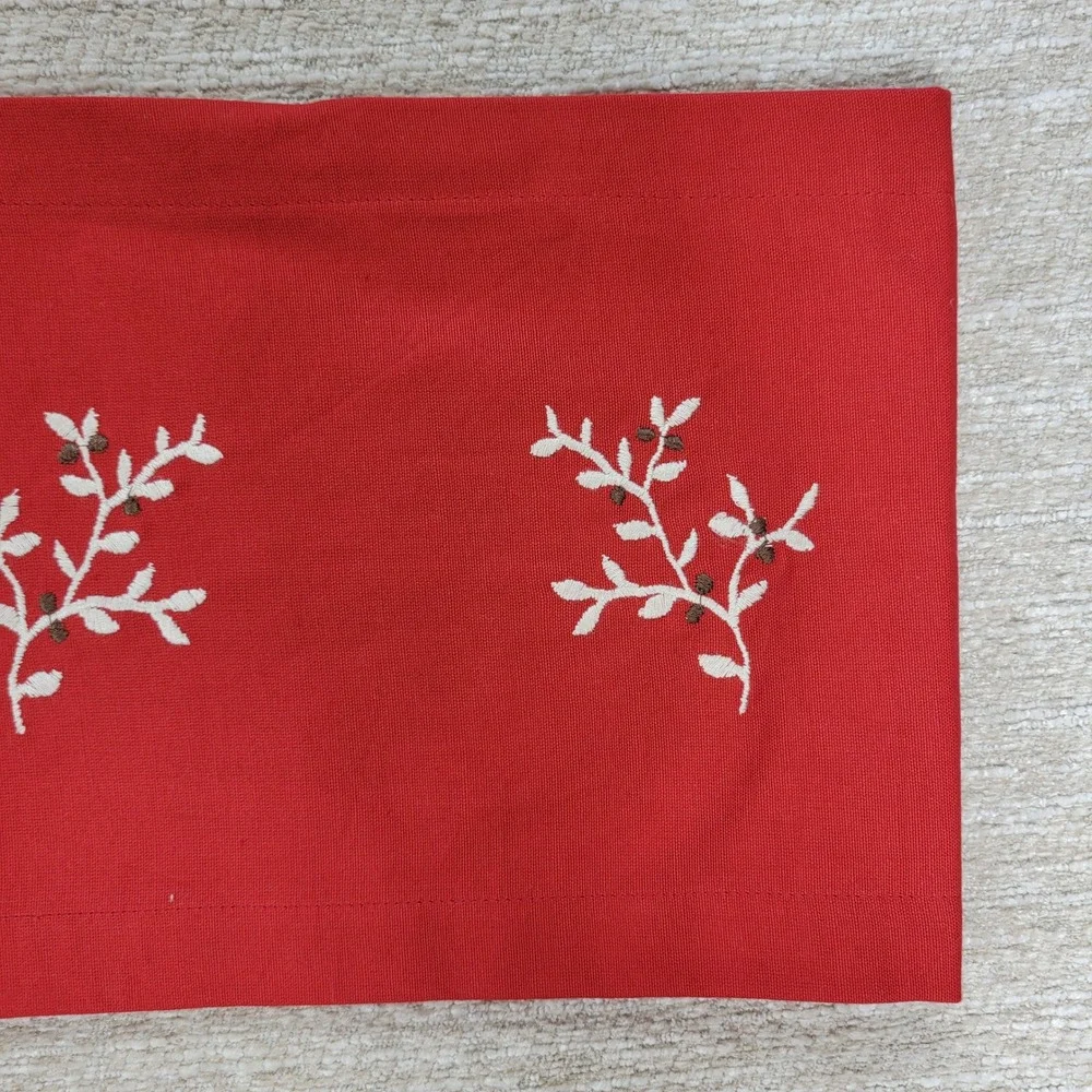 Linum Mistel Table Runner Red Embroidered Mistletoe Vines Holiday Christmas